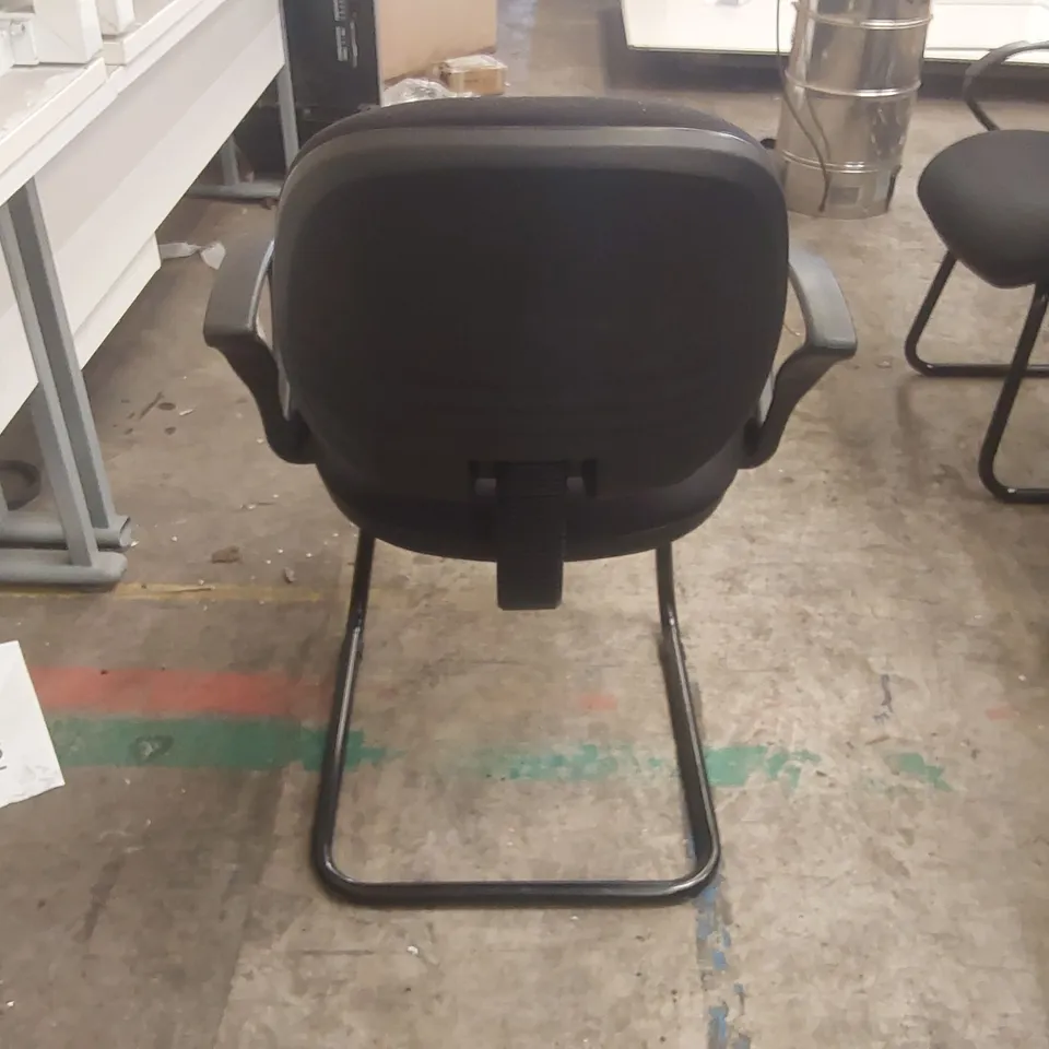 BLACK UPHOLSTERED OFFICE CHAIR