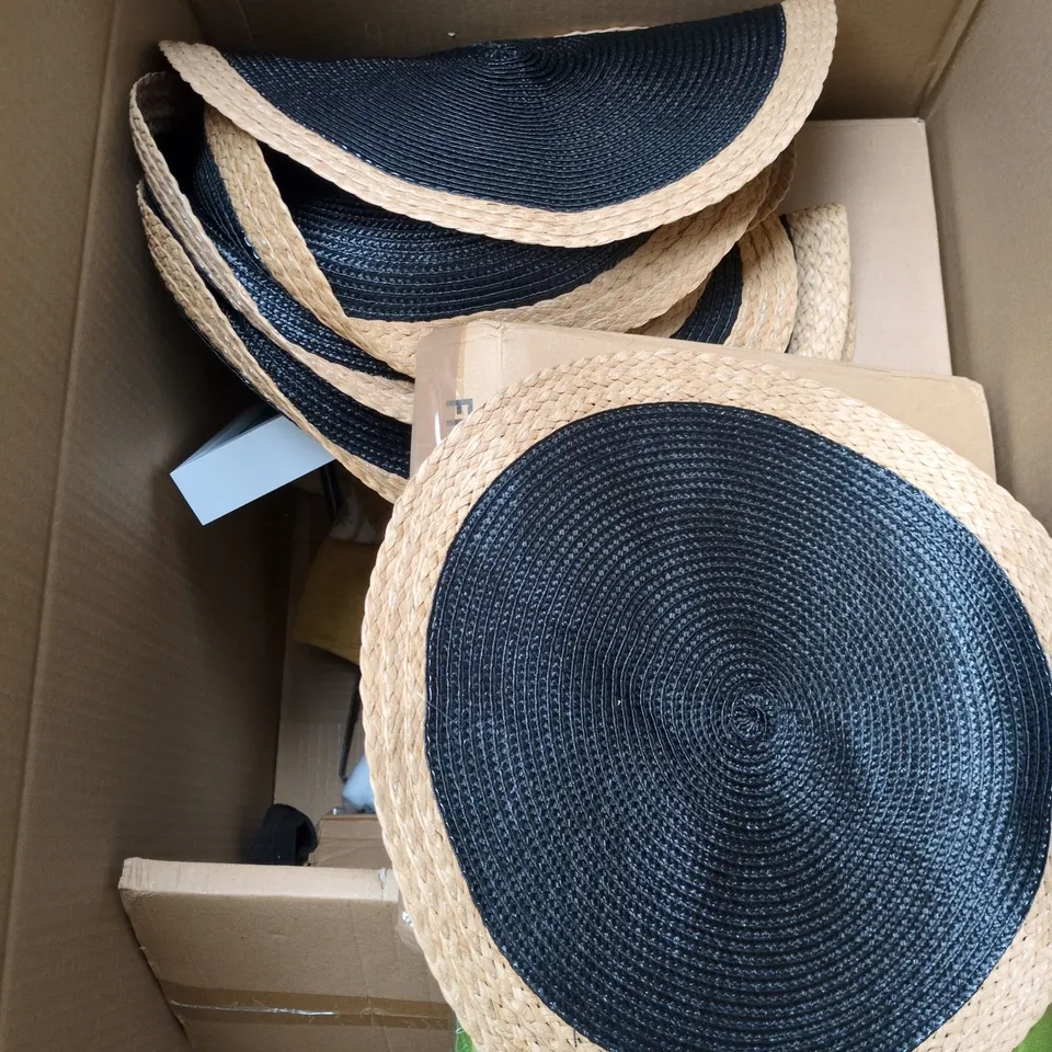 BOX OF APPROXIMATELY 20 ASSORTED ITEMS TO INCLUDE AIR COOLER FAN, HDPE COUNTER BAGS, BOLD, TABLE LAMP ETC