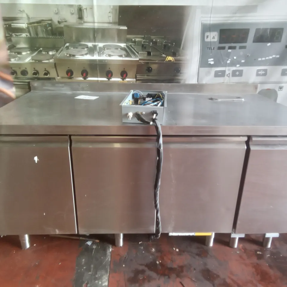 3 DRAWER CHILLER WITH WORKSPACE