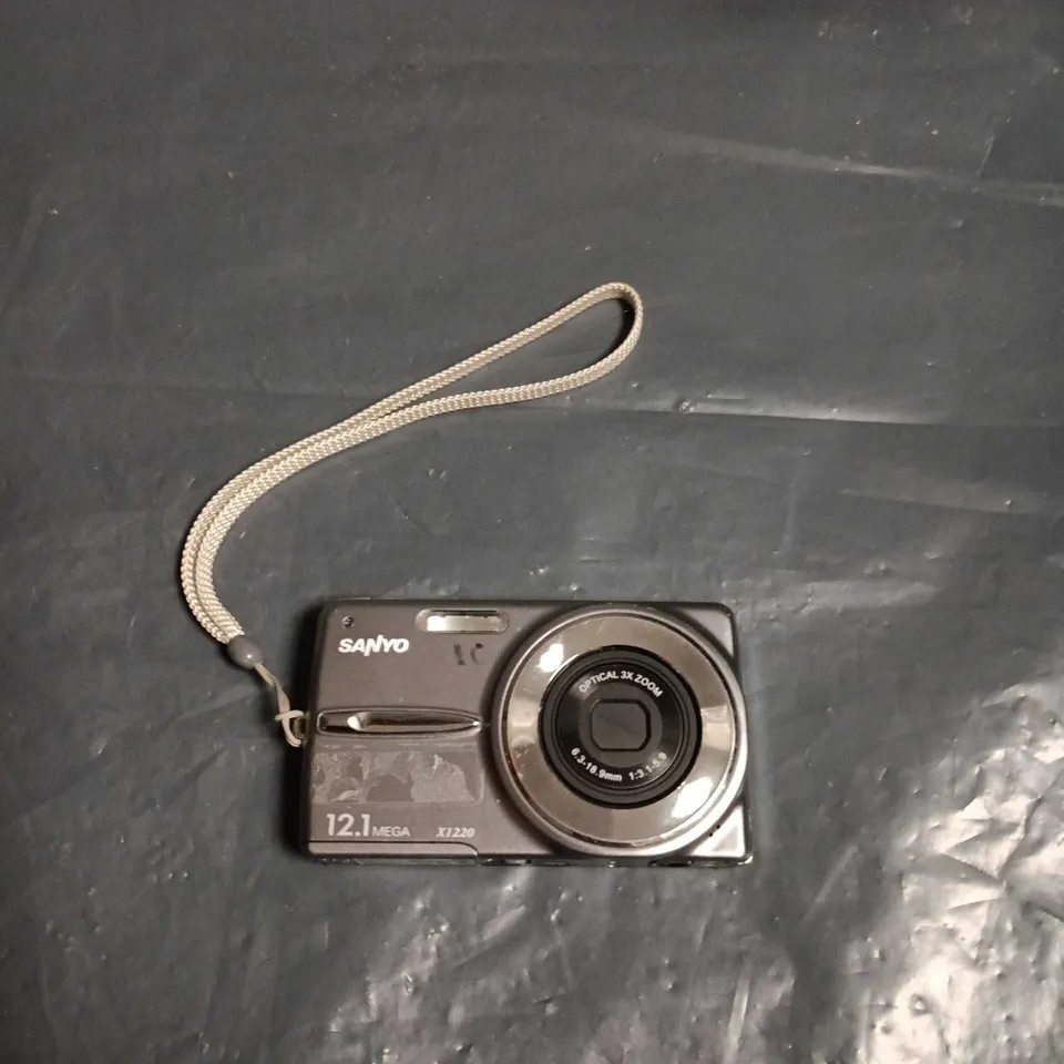 SANYO DIGITAL CAMERA X1220 , 12.1MP, 8X OPTICAL ZOOM