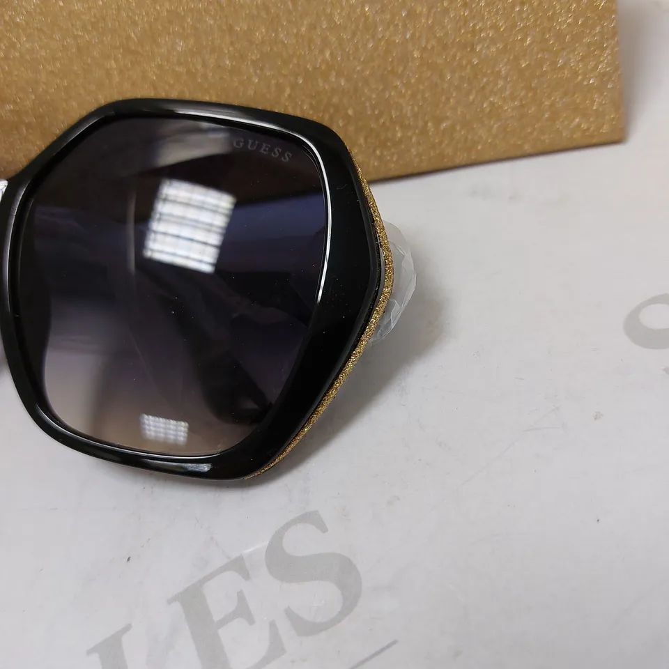 GUESS BLACK HEXAGONAL SPARKLE DETAIL SUNGLASSES 
