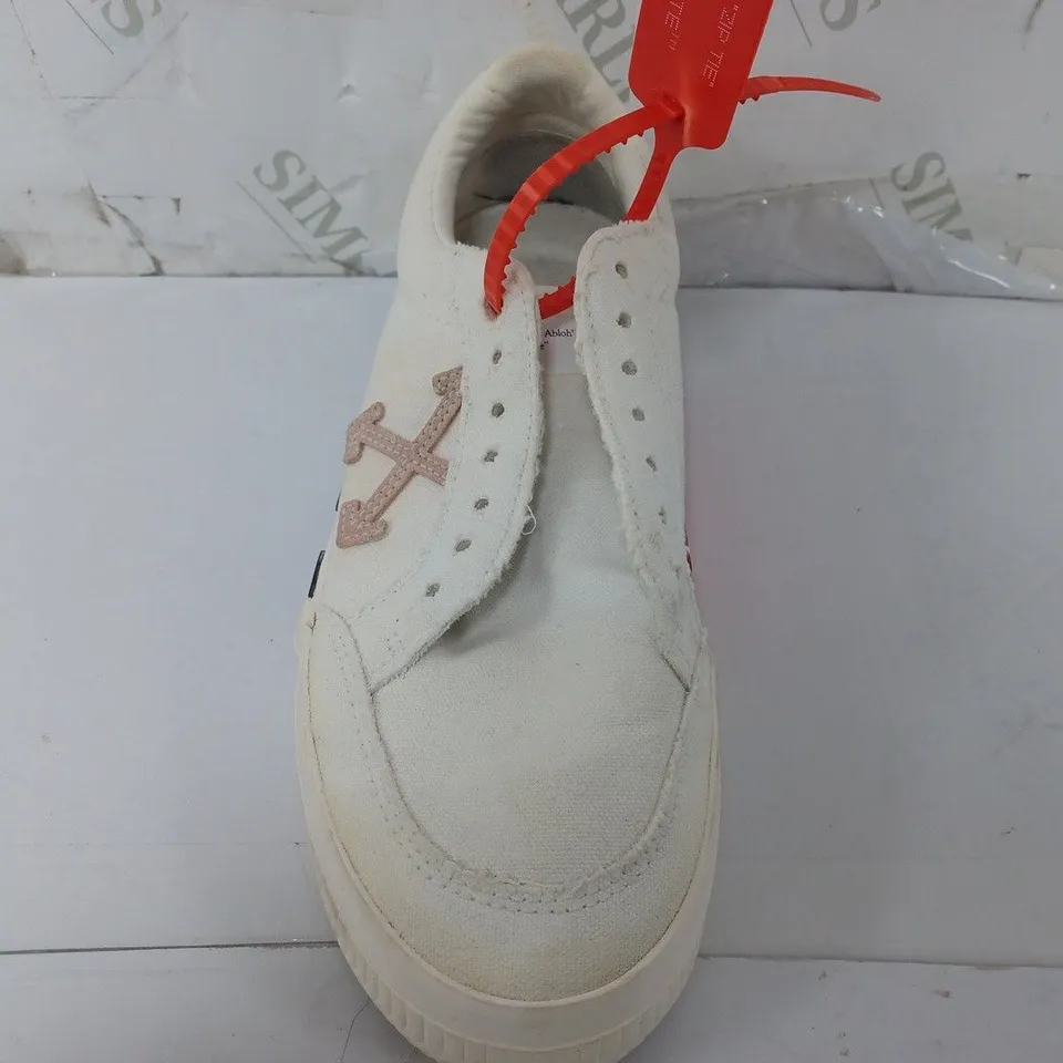 PAIR OF OFF WHITE VIRGIL ABLOH SHOES IN WHITE - "38"