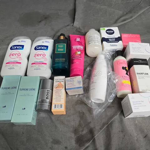 APPROXIMATELY 12 ASSORTED HEALTH & BEAUTY PRODUCTS TO INCLUDE SANEX CREAM, GIVE ME SHAMPOO, AND SUPREME CREME ETC.
