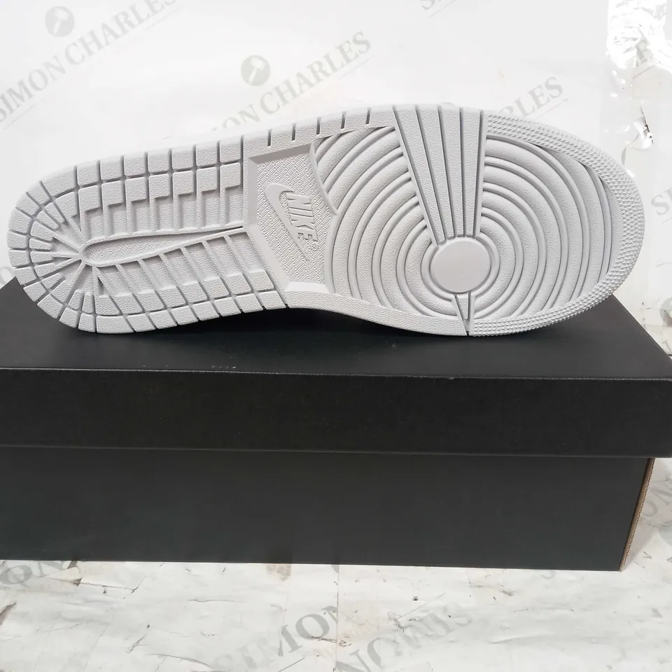 BOXED PAIR OF NIKE AIR JORDAN SHOES IN WHITE/TAN/BLUE UK SIZE 11.5