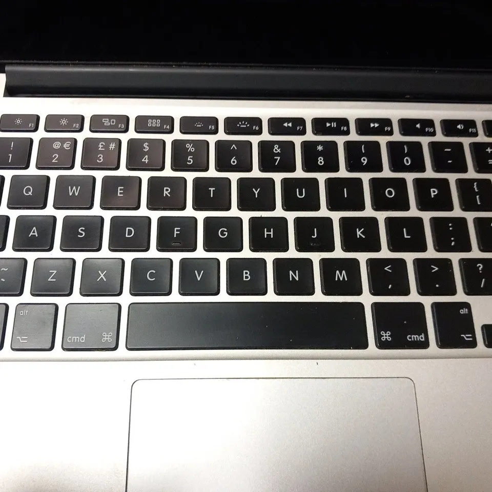 APPLE MACBOOK PRO (A1502 EARLY 2015)