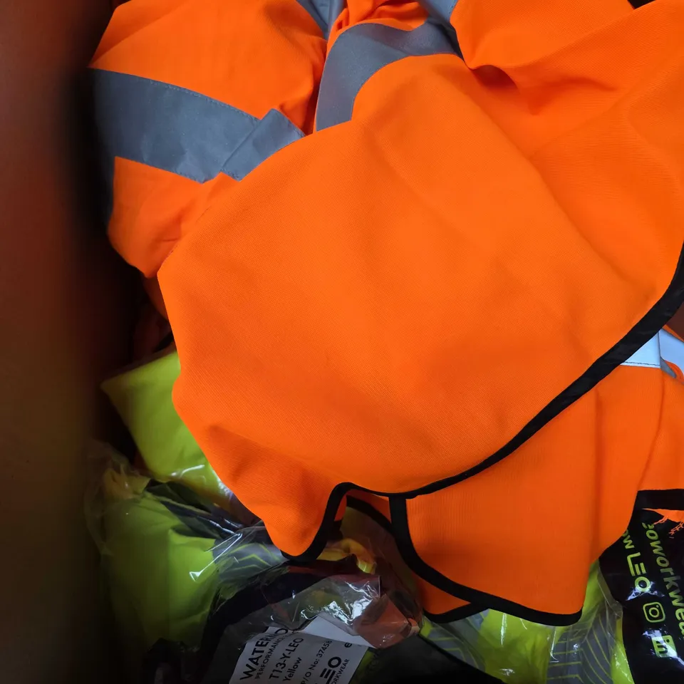 APPROXIMATELY 20 ASSORTED HI-VIS PROTECTIVE CLOTHING ITEMS IN VARIOUS SIZES 