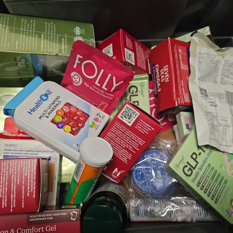 APPROXIMATELY 12 ASSORTED VITAMIN/HEALTH AID PRODUCTS TO INCLUDE SEVEN SEAS OMEGA-3, MULTI-VITAMINS, ORAL PROBIOTICS, ETC - COLLECTION ONLY