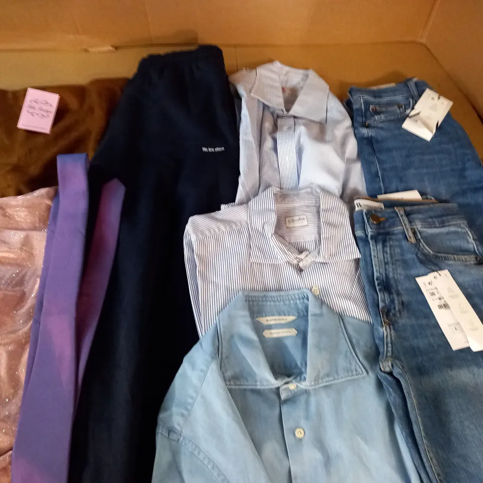 LARGE QUANTITY OF ASSORTED CLOTHING ITEMS TO INCLUDE ZARA, TURNBULL & ASSER AND ISPIRATO