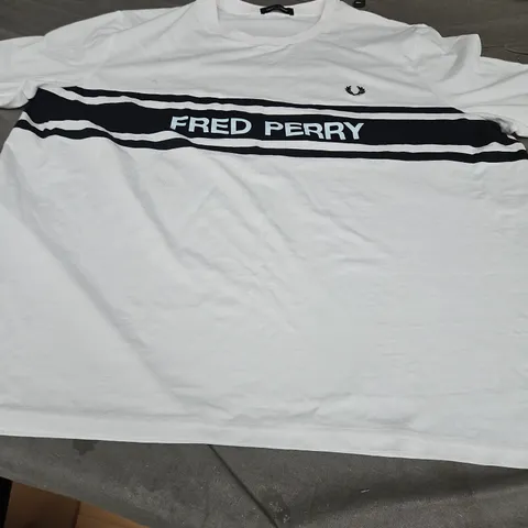FRED PERRY LOGO T-SHIRT, WHITE- UK SIZE XXL