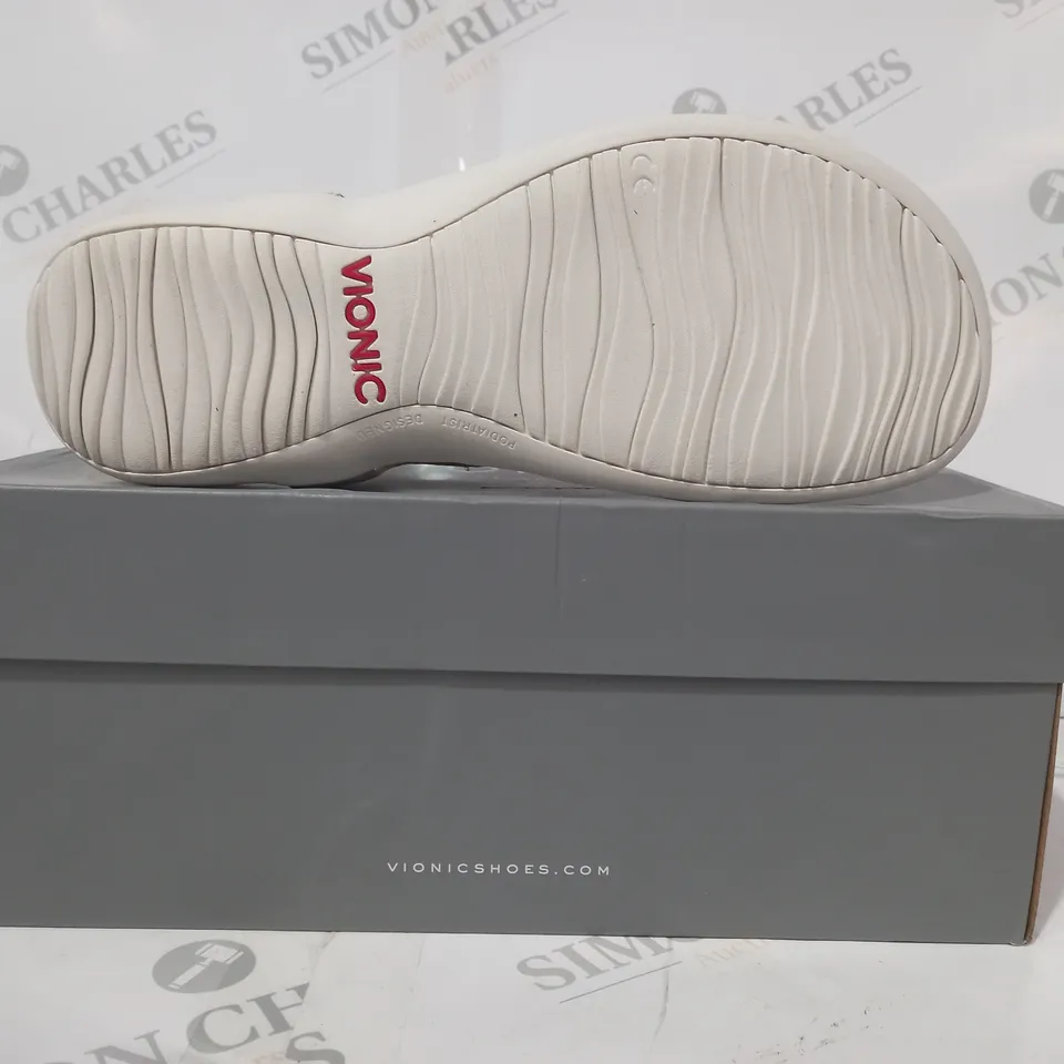BOXED PAIR OF VIONIC T-STRAP LEATHER SANDALS IN BEIGE UK SIZE 6