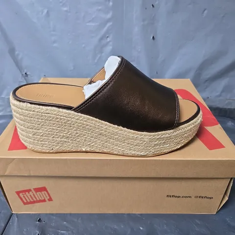 BOXED PAIR OF FITFLOP PLATFORMS ESPADRILLE LEATHER WEDGE SLIDES IN METALLIC CHOCOLATE BROWN - UK 5.5