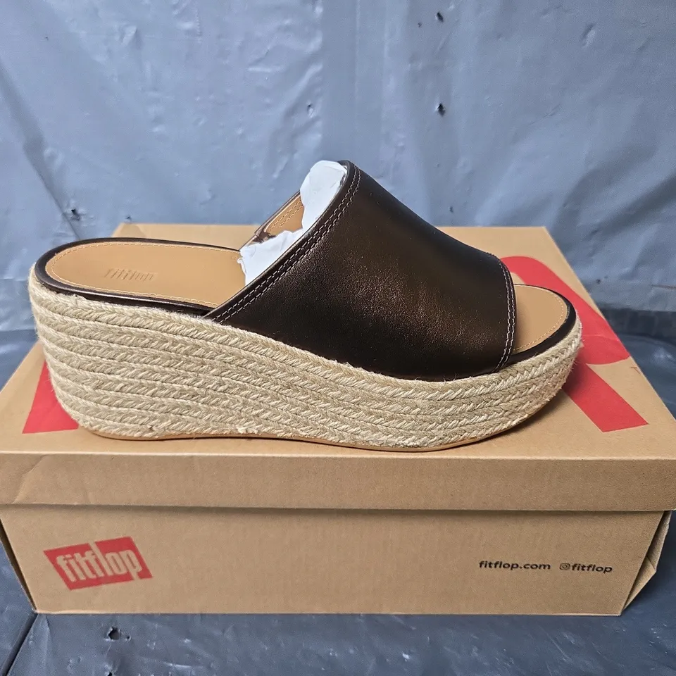 BOXED PAIR OF FITFLOP PLATFORMS ESPADRILLE LEATHER WEDGE SLIDES IN METALLIC CHOCOLATE BROWN - UK 5.5