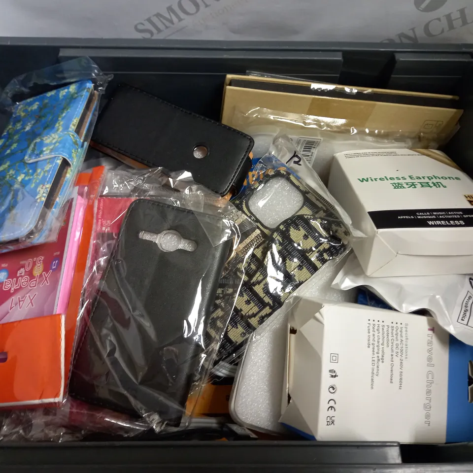 BOX OF APPROX 10 ITEMS INCLUDING ASSORTED PHONE CASES FOR VARIOUS MODELS