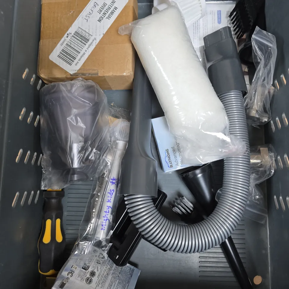 APPROXIMATELY 15 ASSORTED HOUSEHOLD PRODUCTS TO INCLUDE PICTURE FRAME, BATTERY CHARGER, BRUSH SET ETC 