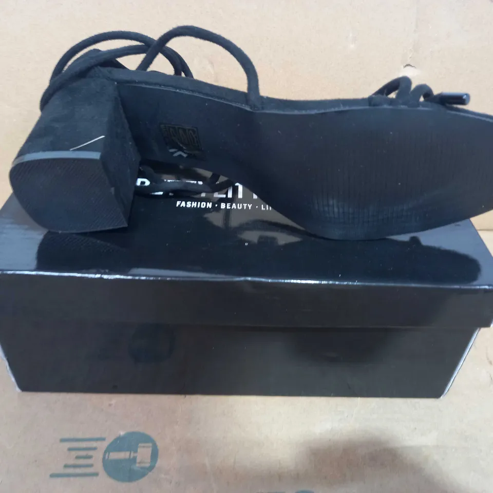 BOXED PAIR OF PRETTY LITTLE THING HEELS IN BLACK UK SIZE 8