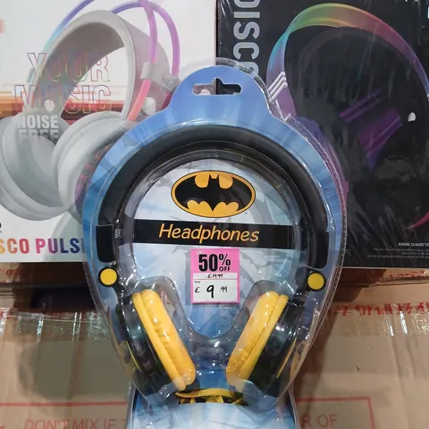 EIGHT PAIRS OF ASSORTED HEADPHONES