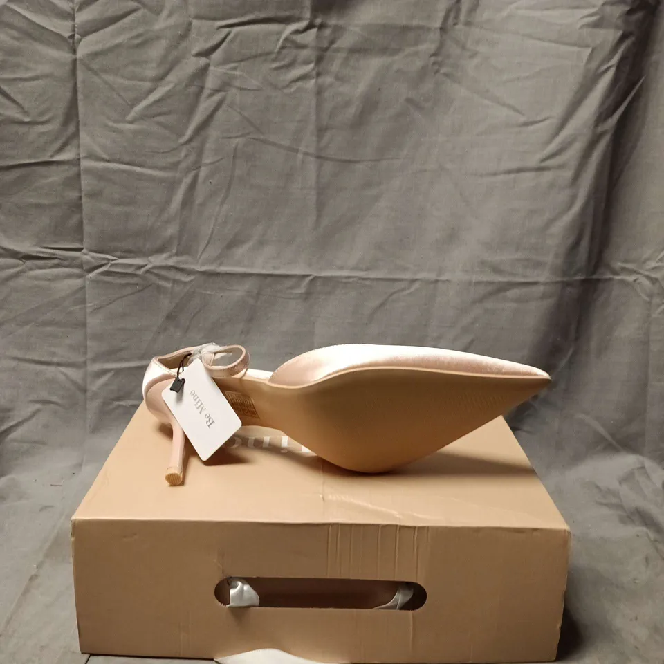 BOXED PAIR OF BE MINE WIDE FIT BRIDAL VENNIE BLUSH SATIN HEELS – UK 7