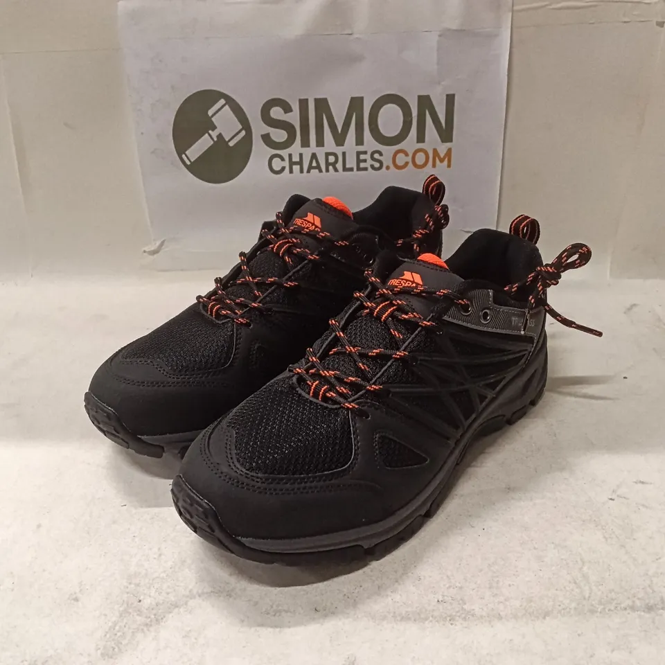 TRESPASS FISK 20-MD MALE TRAINER – BLACK, UK 9