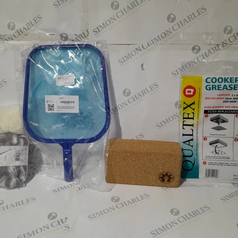 APPROXIMATELY 15 ASSORTED ITEMS TO INCLUDE - COOKER HOOD GREASE FILTER - COTTON WOOL - POOL SKIMMING NET ECT 