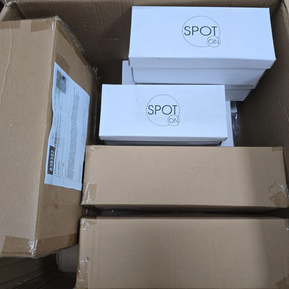 BOX OF APPROXIMATELY 5 ASSORTED ITEMS INCLUDING A COZEE HOME SUPERSOFT CUSHION, SPOT ON LADIES DOLLY SHOES AND SUPERSOFT BY COZEE HOME BORDEAUX REVERSIBLE CUSHION