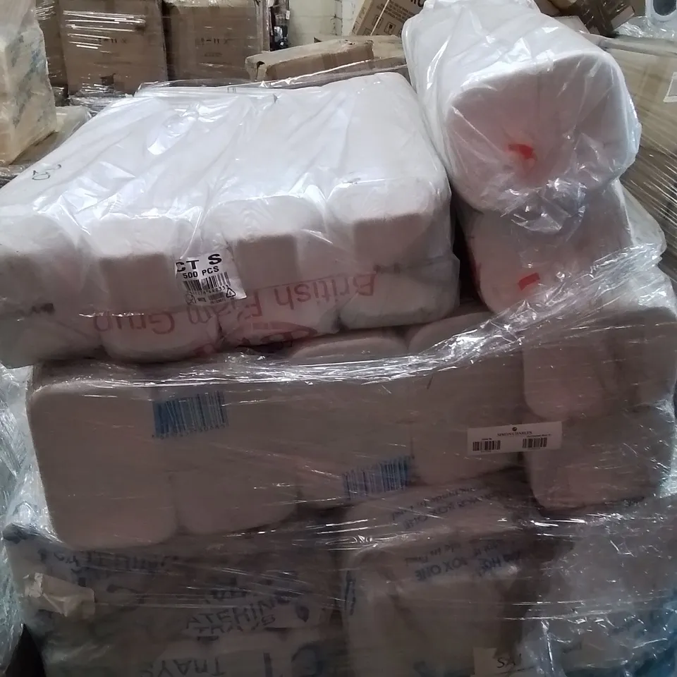 PALLET CONTAINING LARGE QUANTITY OF POLYSTYRENE FOOD TRAYS