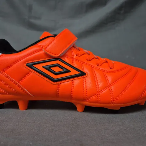 BOXED PAIR OF UMBRO FOOTBALL BOOTS IN ORANGE/BLACK UK SIZE 4