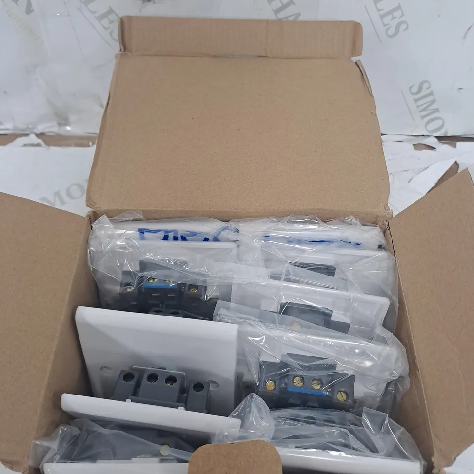BOXED SET OF 10 DETA S1360 SLIMLINE WHITE MOULDED UNSWITCHED CONNECTION UNIT 13A