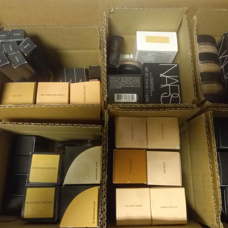 BOX OF APPROX 30 HEALTH AND BEAUTY ITEMS TO INCLUDE - BARE MINERALS LIQUID FOUNDATION SPF 20 FLAX 9.5 - BARE MINERALS MATT GOLDEN TAN 20 - NARS DUO EYESHADOW ECT