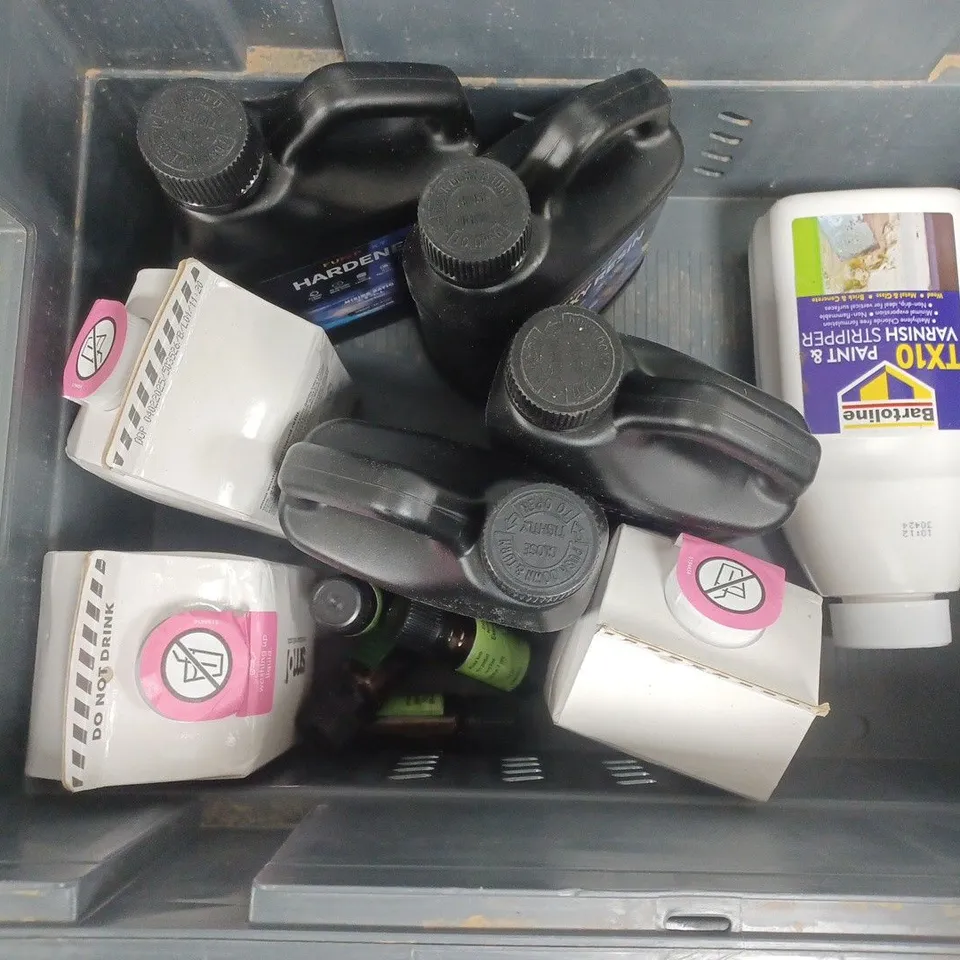 APPROXIMATELY 12 ASSORTED HOUSEHOLD ITEMS TO INCLUDE WASHING UP LIQUID, PAINT STRIPPER, EPOXY RESIN, ETC - collection only