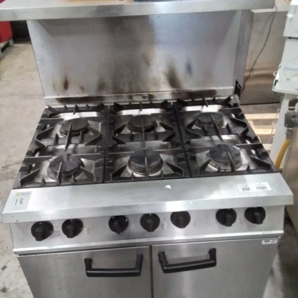 FALCON DOMINATOR PLUS G3101 6 BURNER GAS OVEN RANGE, A COMMERCIAL-GRADE COOKING APPLIANCE. 