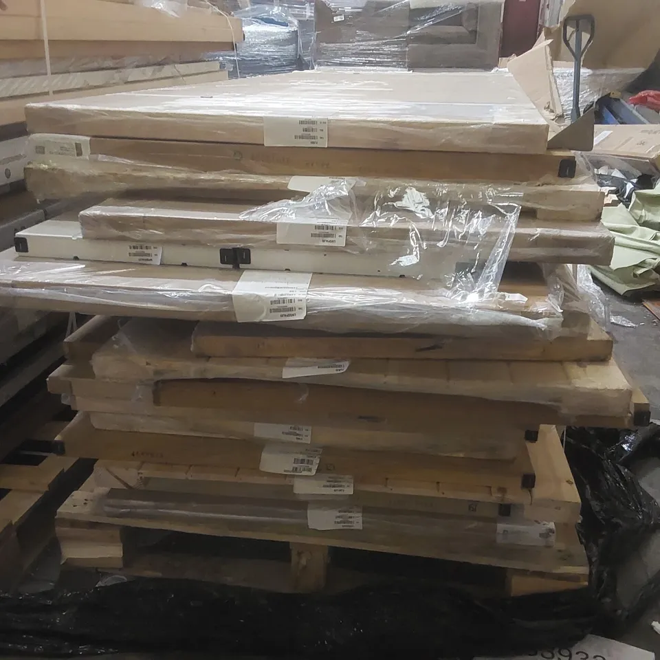PALLET CONTAINING A VERY LARGE QUANTITY OF ASSORTED WOODEN INTERNAL DOORS
