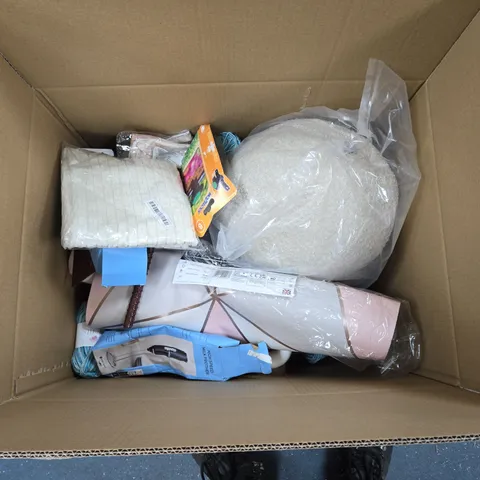 BOX OF ASSORTED HOME DECOR AND SMALL HOUSEHOLD ITEMS