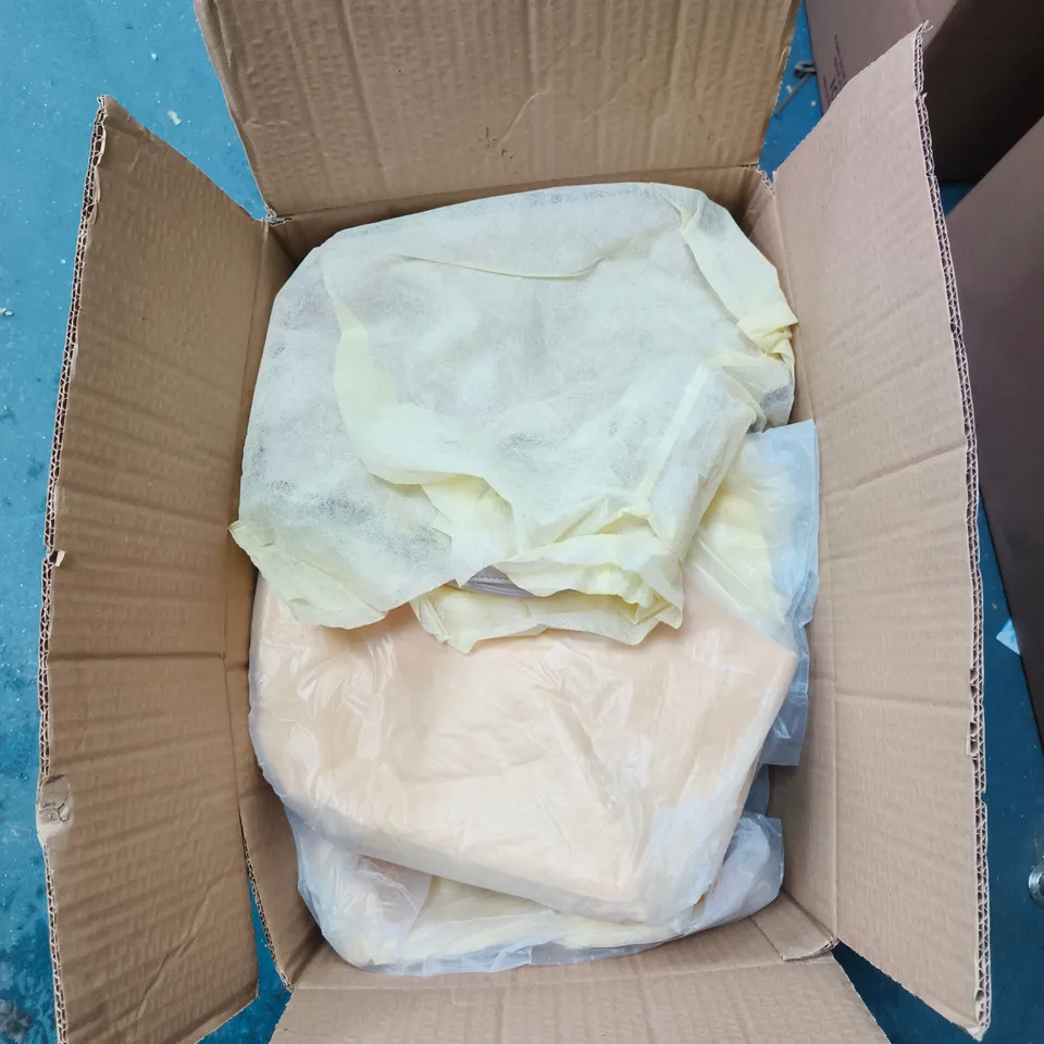 APPROXIMATELY 7 X CREAM WOVEN HANDBAG WITH ROUND TOP HANDLES