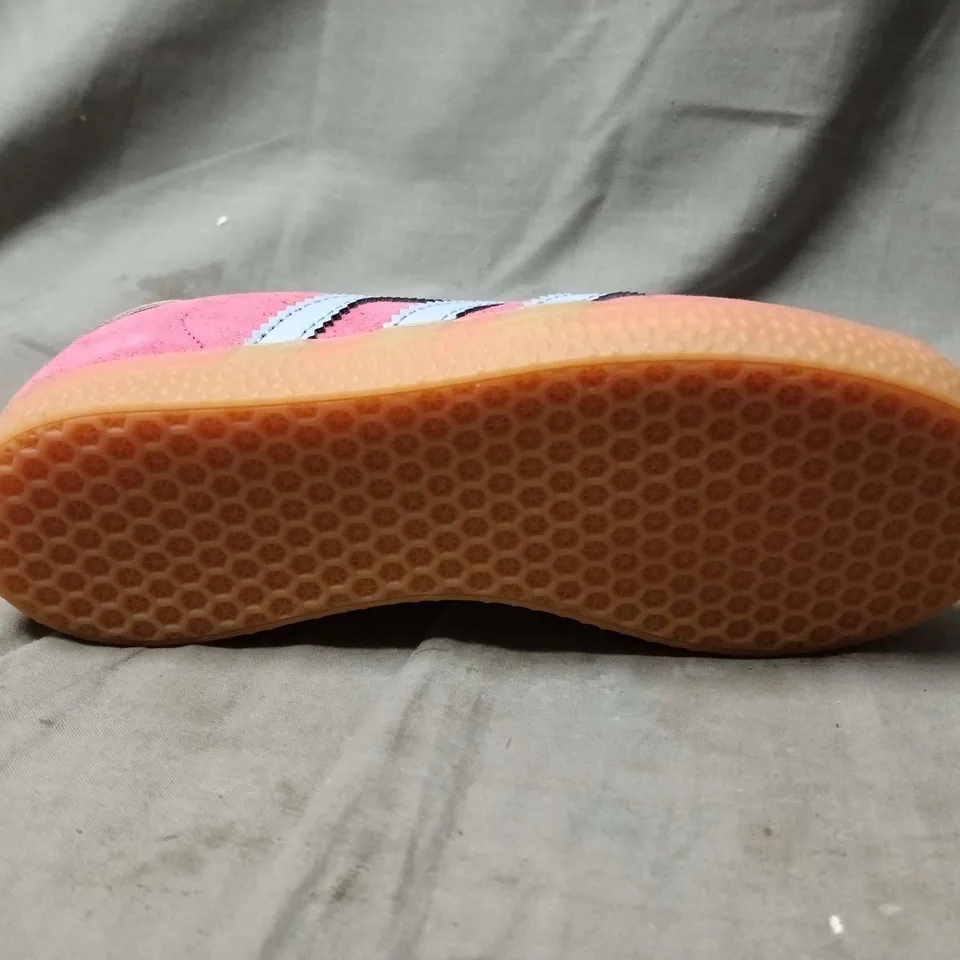 UNBOXED PAIR OF ADIDAS GAZELLE KIDS TRAINERS IN PINK - UK 13.5