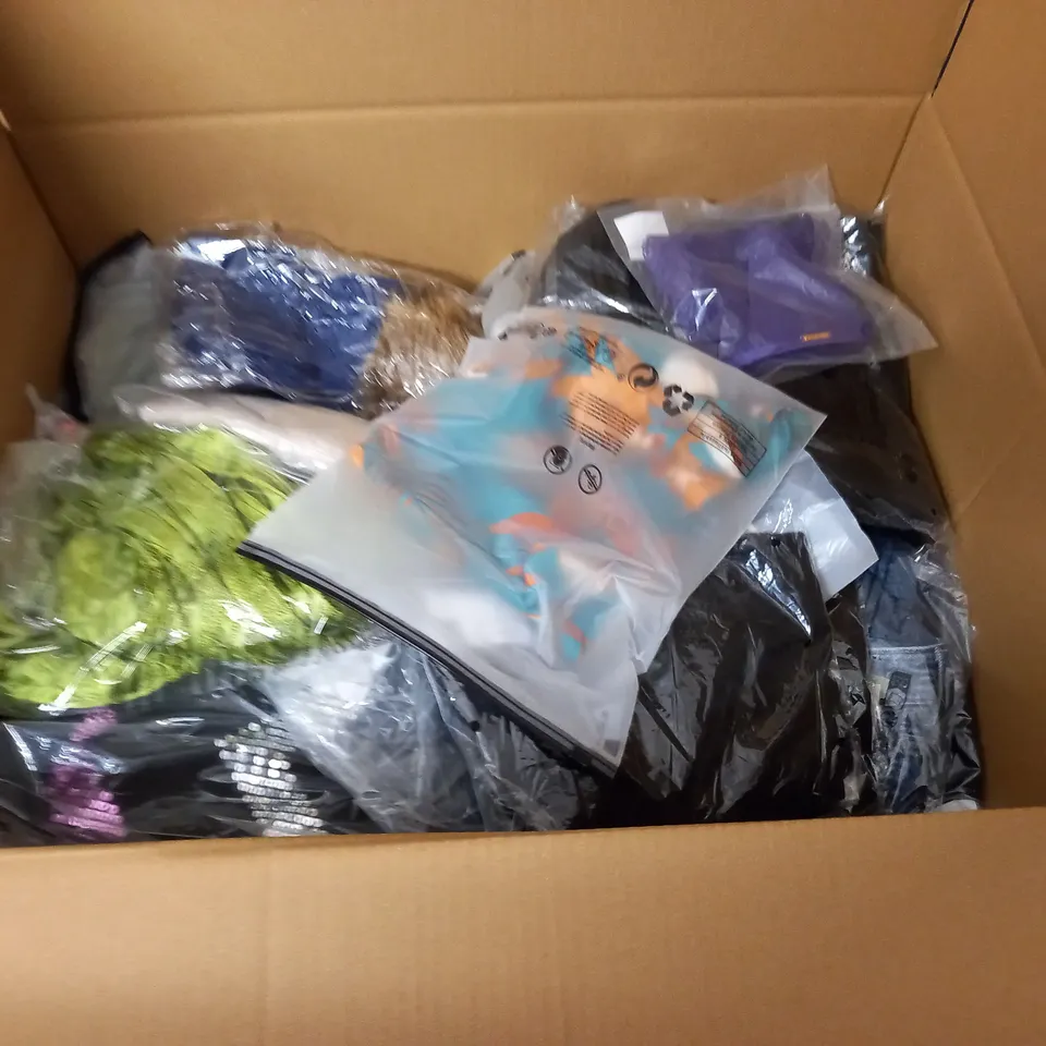 LARGE QUANTITY OF ASSORTED BAGGED CLOTHING ITEMS TO INCLUDE EMERY ROSE AND H&M