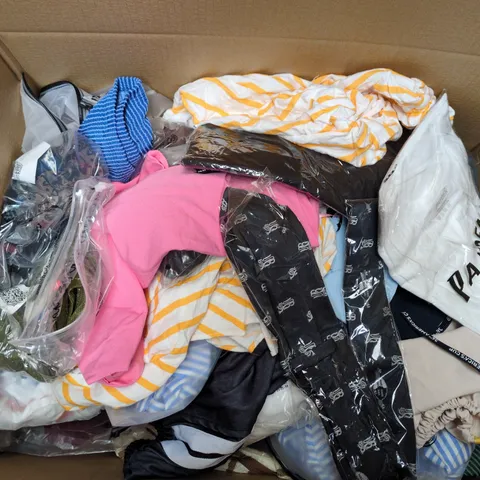 APPROXIMATELY 25 ASSORTED CLOTHING ITEMS IN VARIOUS SIZES, STYLES & COLOURS TO INCLUDE BRANDS SUCH AS CIDER, BIGDUDE, PAYDEN, ETC - COLLECTION ONLY
