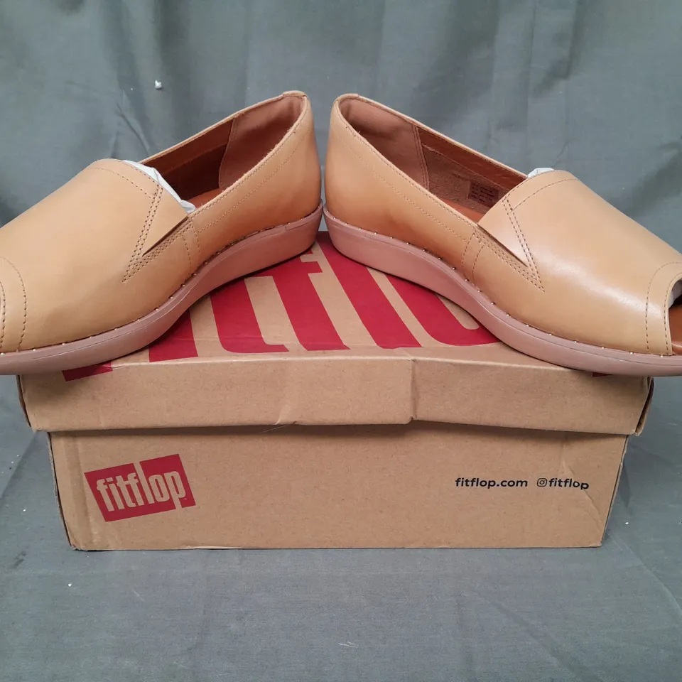 BOXED PAIR OF FITFLOP PEEP TOE LOAFERS IN BLUSH UK SIZE 5.5