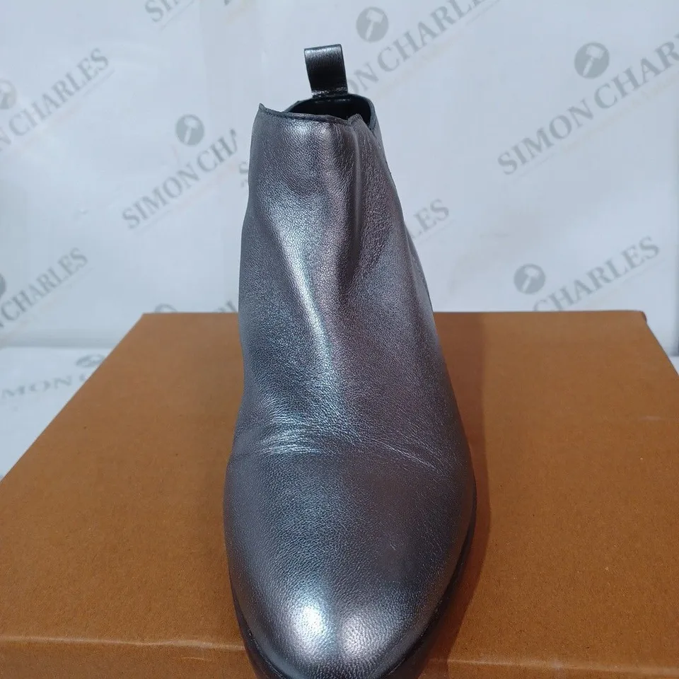 BOXED GREY CHELSEA BOTS SIZE 7