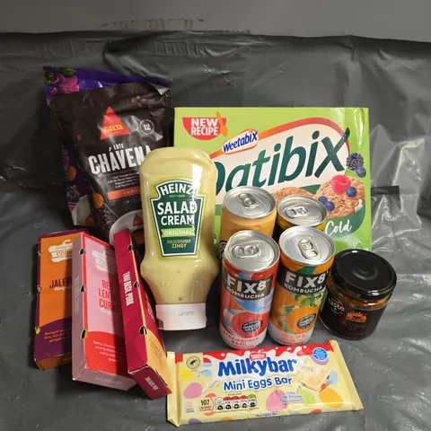 APPROXIMATELY 14 ASSORTED FOOD & DRINK ITEMS TO INCLUDE - OATIBIX - BLACKFIRE JALEPENO JAM - HEINZ SALAD CREAM - ETC - COLLECTION ONLY