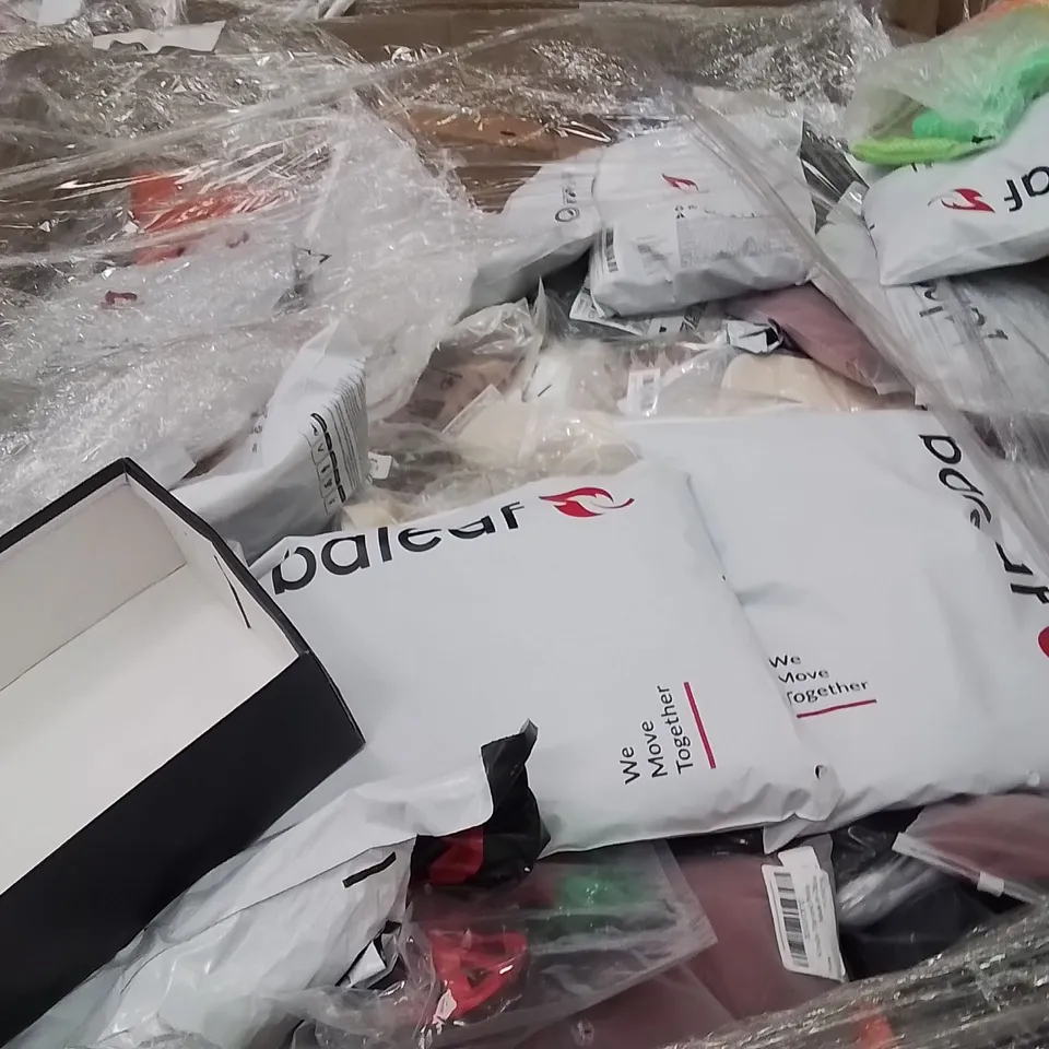 PALLET OF MEN'S AND WOMEN'S CLOTHING TO INCLUDE;CAP,SHOES,BRA