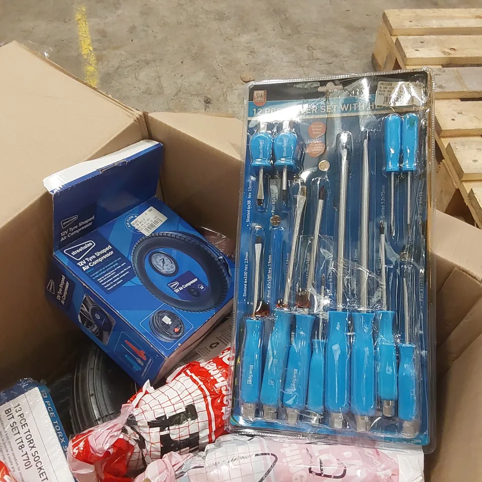BOX CONTAINING A LARGE ASSORTMENT OF TOOLS/EQUIPMENT INCLUDING: 12PCE DRIVER SET, 12V TYRE SHAPED AIR COMPRESSOR, TORX SOCKET SET, WHEEL ECT