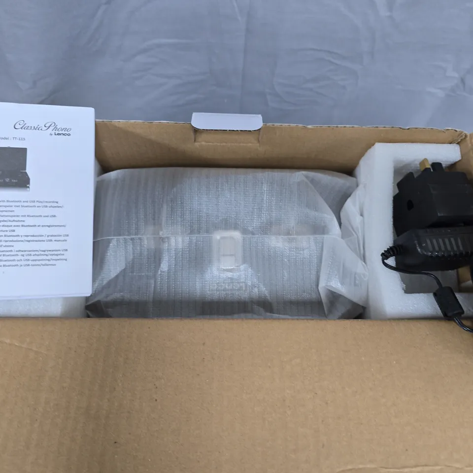 LENCO CLASSIC PHONO TURNTABLE – BLUETOOTH, USB RECORDING, BUILT-IN SPEAKERS – BOXED