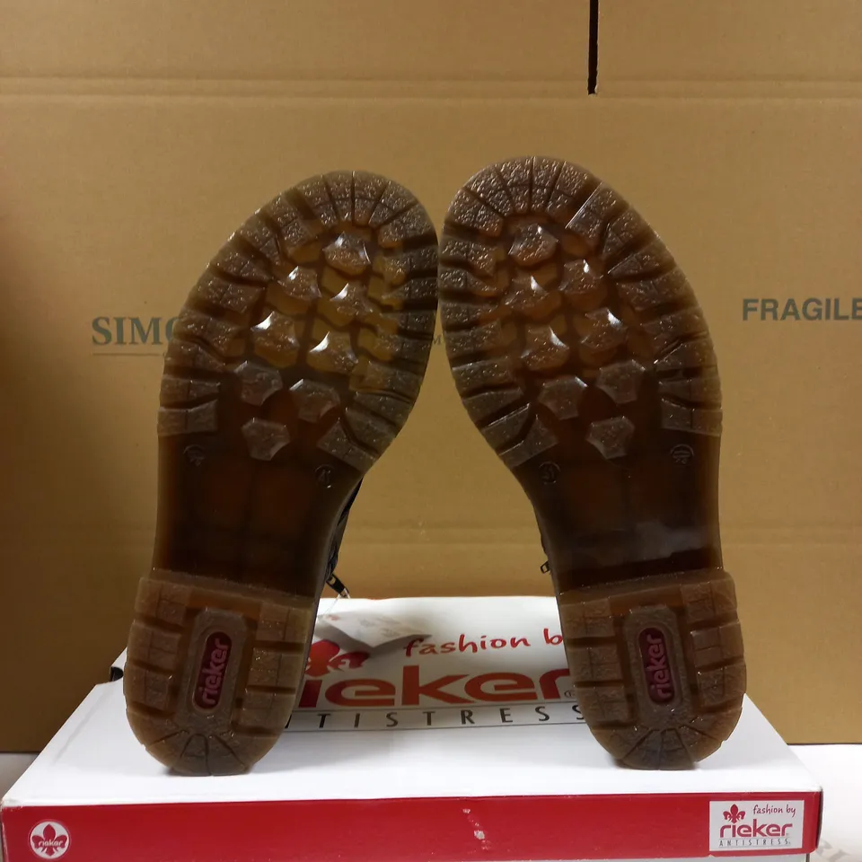 RIEKER LACK UP BLACK ANKLE BOOTAS - UK SIZE 7.5