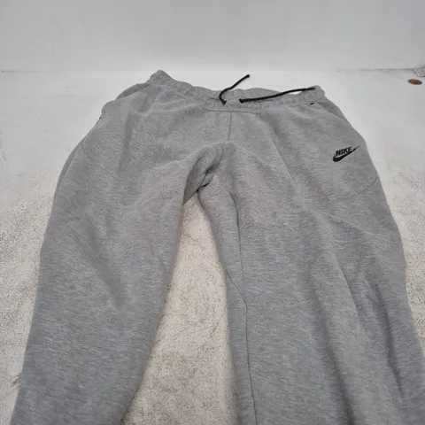 NIKE GREY SWEATPANTS – MEN’S, SIZE L 