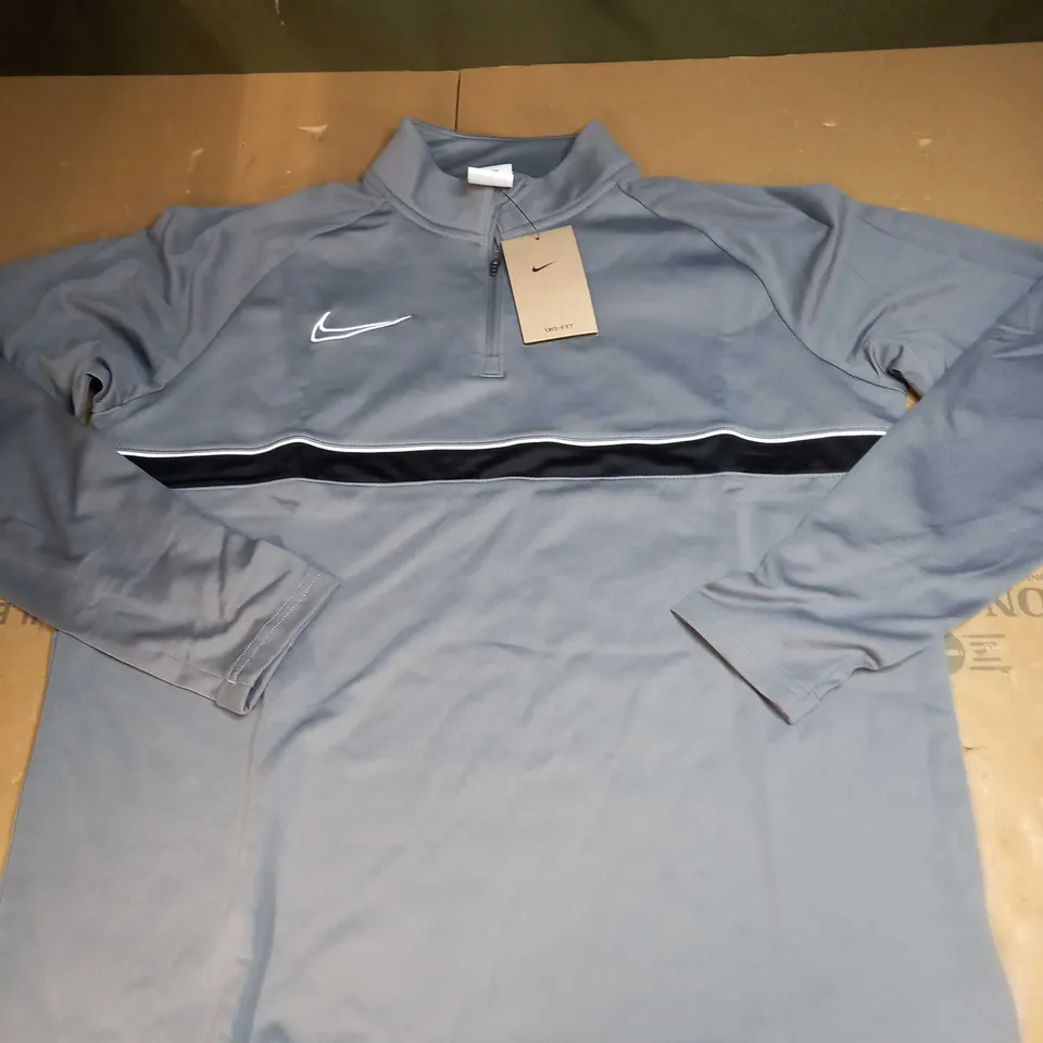 NIKE LOGO 1/4 ZIPPED JACKET SIZE M