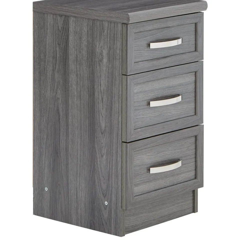 BOXED CAMBERLEY 3-DRAWER GRADUATED BEDSIDE CHEST IN DARK OAK RRP £79