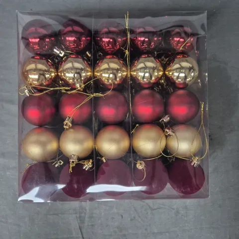 BOXED GINGERBREAD TREE FILLER SET OF 50 BAUBLES - RED AND GOLD