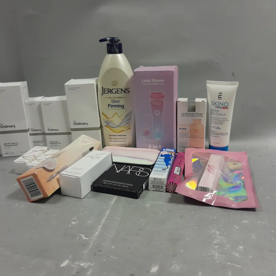 BOX OF APPROXIMATELY 20 ASSORTED COSMETIC ITEMS TO INCLUDE- LADY SHAVER - ORDINARY TONING SOLUTION - MASCARA, ETC.