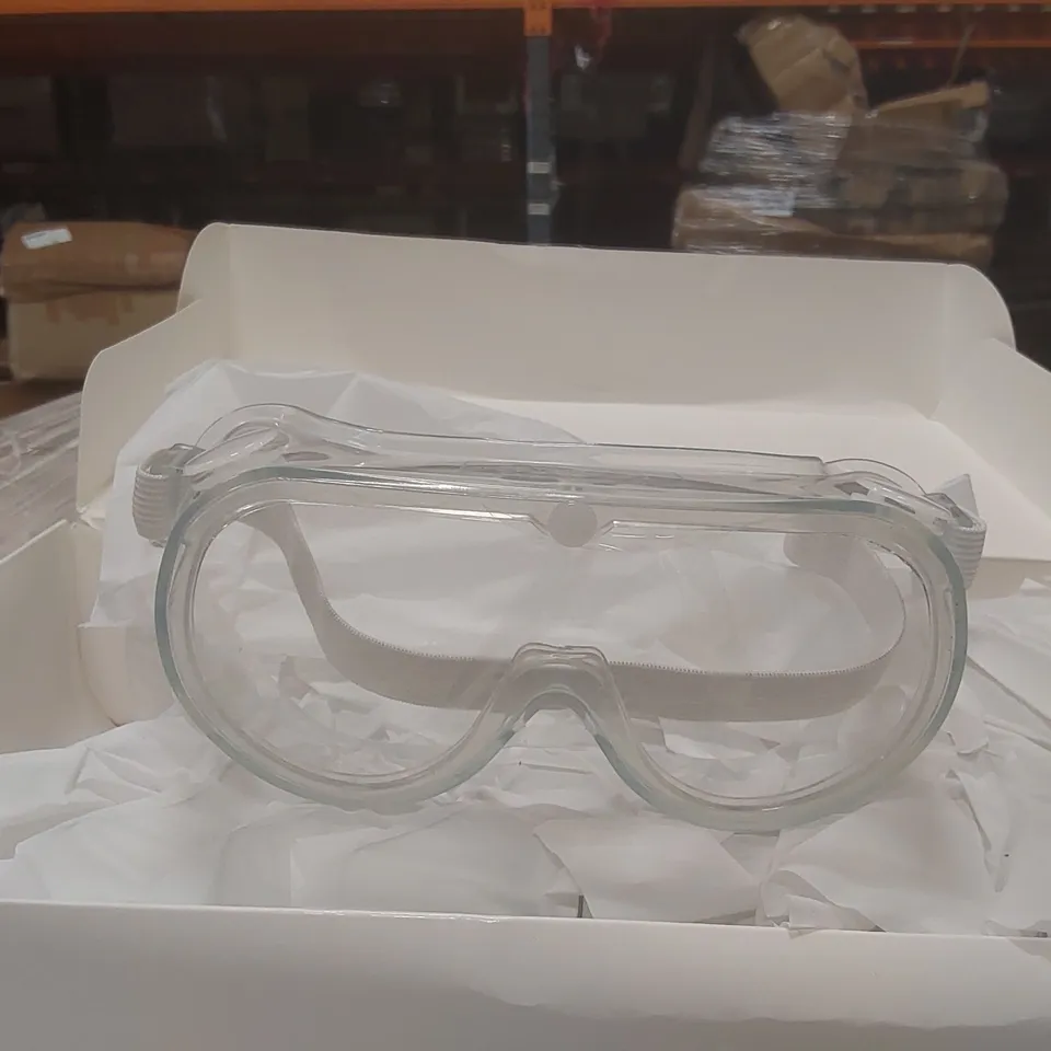 PALLET CONTAINING A VERY LARGE QUANTITY OF SAFETY GOGGLES