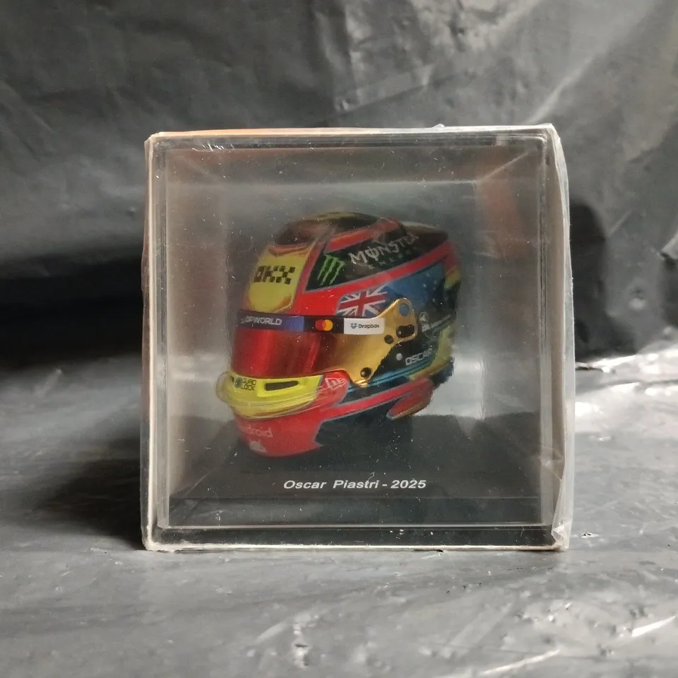 SPARK OSCAR PIASTRI 2025 FORMULA ONE HELMET MODEL